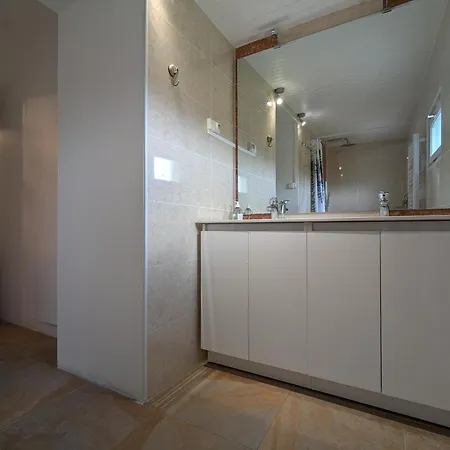 Maison De Charme En Pleine Nature Avec Jardin, Terrasse Et Equipements Familiaux - Fr-1-653-74