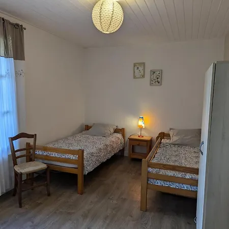 Maison De Charme En Pleine Nature Avec Jardin, Terrasse Et Equipements Familiaux - Fr-1-653-74 Holiday home