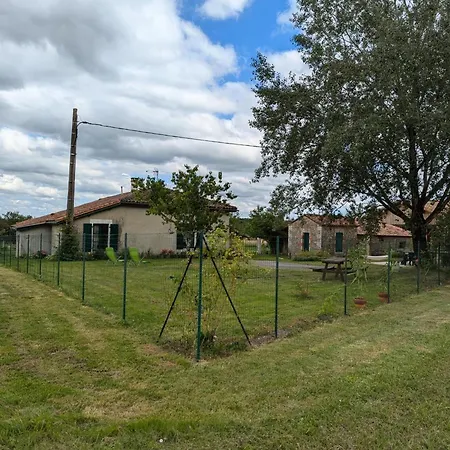 Maison De Charme En Pleine Nature Avec Jardin, Terrasse Et Equipements Familiaux - Fr-1-653-74 *