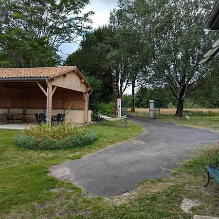 Maison De Charme En Pleine Nature Avec Jardin, Terrasse Et Equipements Familiaux - Fr-1-653-74 Holiday home *