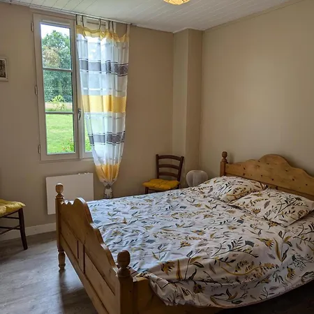 Maison De Charme En Pleine Nature Avec Jardin, Terrasse Et Equipements Familiaux - Fr-1-653-74 *